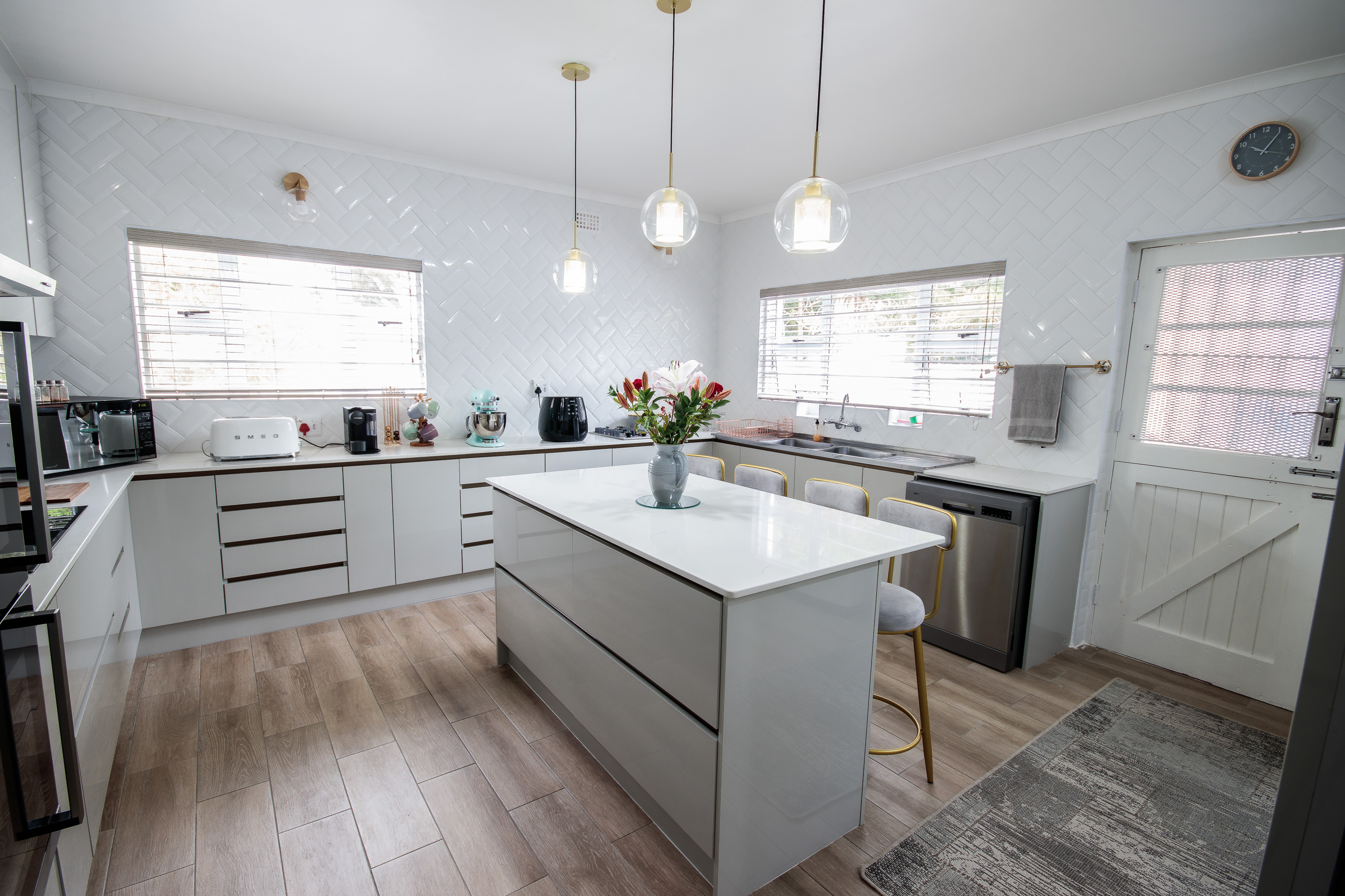 Kitchen cupboards & countertops